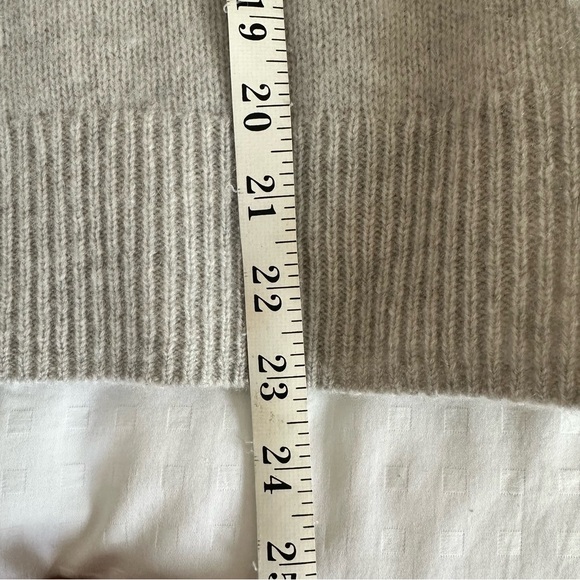 Joie Gray Cashmere Crew Neck Sweater Large - Picture 6 of 6